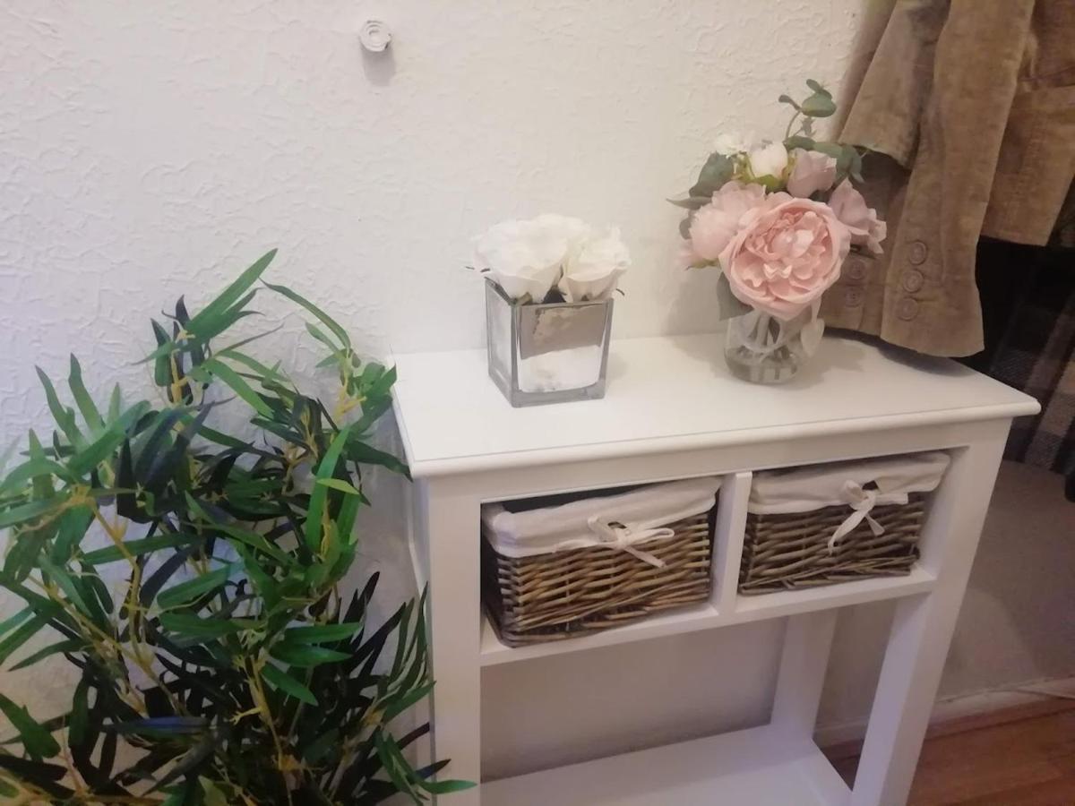 Single Bedroom In A Cozy Maisonette - 布希 外观 照片