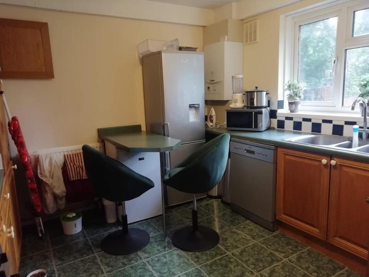 Single Bedroom In A Cozy Maisonette - 布希 外观 照片